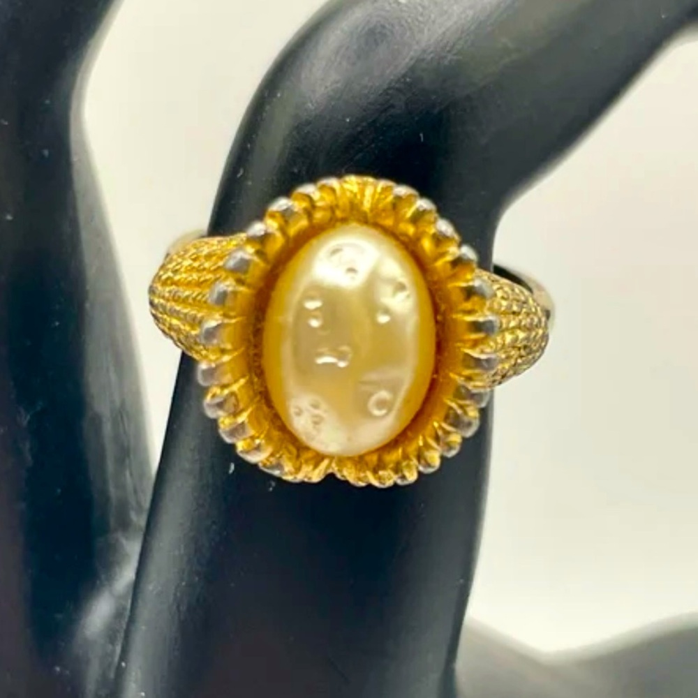Vintage 70’s Sarah Coventry Ring